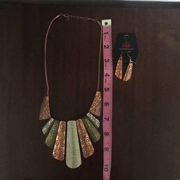 Stunning Metallic Statement Necklace & Earring Set - Picture 5 of 5